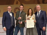 Brau2019  BEERStar Award 2019 überreicht von: links: Georg Rittmayer, Präsident der Privaten Brauereien Bayern e.V. rechts: Detlef Projahn, Präsident der Privaten Brauereien Deutschland e.v.  -- : Messe